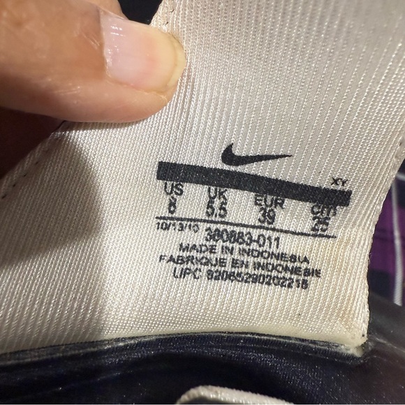 *NEW* Nike Women's Black and Cream Comfort Sandals - Picture 3 of 10